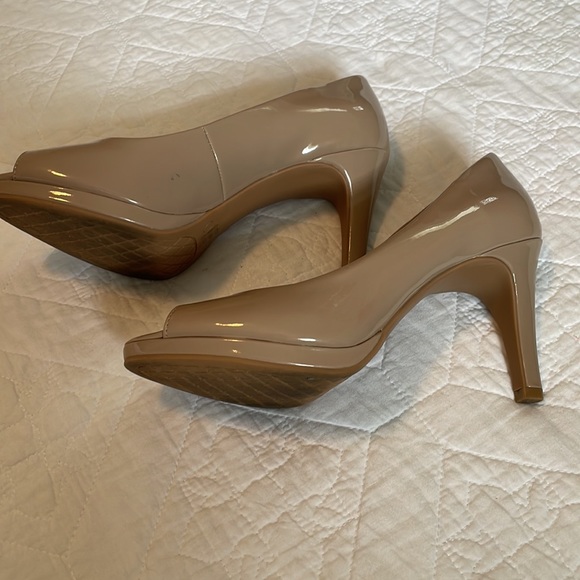 Nude Heels - Patent Leather Pump - CL by Chinese Laundry Size 7 - Picture 6 of 9